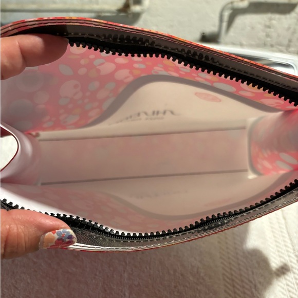 Shiseido Ginza Tokyo Vinyl Make-up Bag - Picture 5 of 5